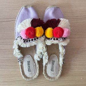 NWOT, Saludos, lavender with colorful pops, size 8 1/2